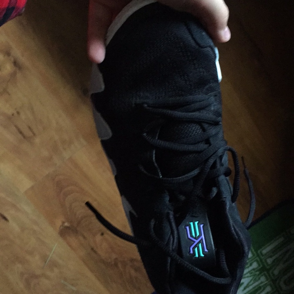 Kyrie 4 - Picture 4 of 6